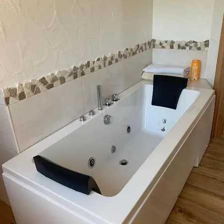 Apartamento Ueber Den Daechern Von - Aussichts-wohnung Naturpark Rheinblick, Ruhig, Zentrumsnah, Sport-pool Coblenza